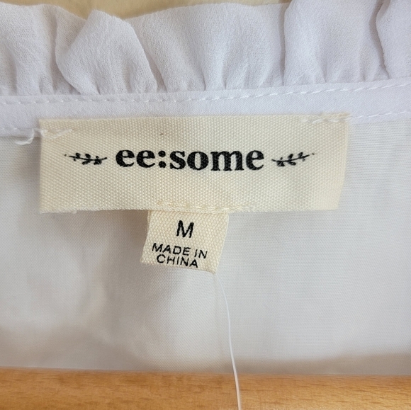 NWT ee:some White Short Sleeve Blouse with Ruffle Collar & Tie Neck Size Medium - Picture 3 of 4